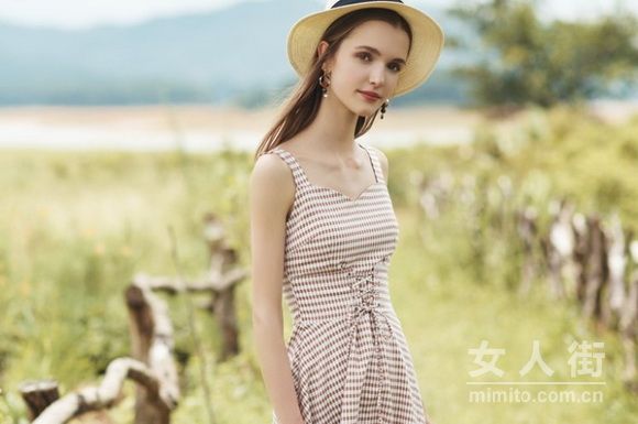 Get吊帶連衣裙,輕松展現(xiàn)女人魅力。